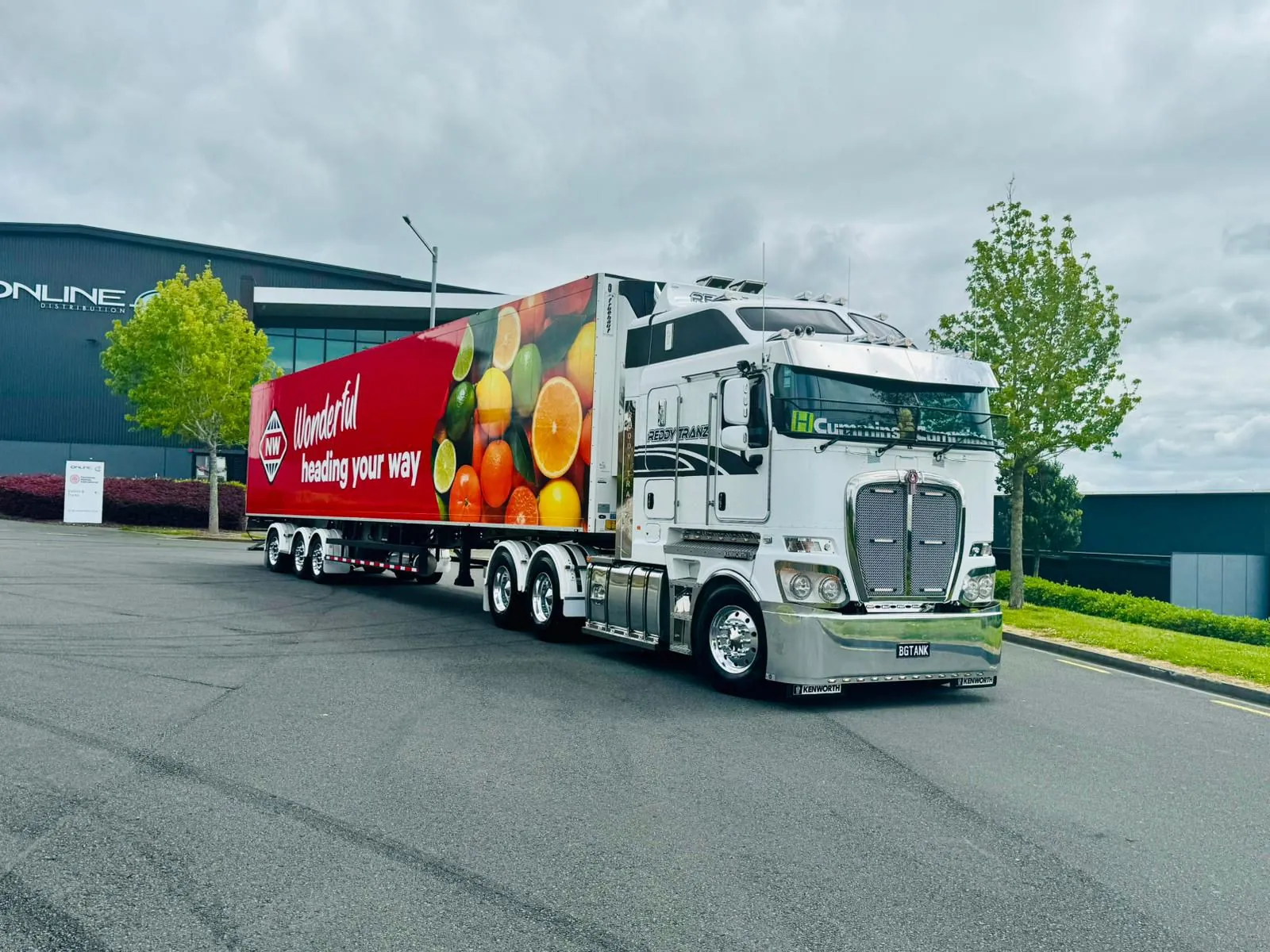 Reddy Tranz Kenworth K200 with a grocery trailer