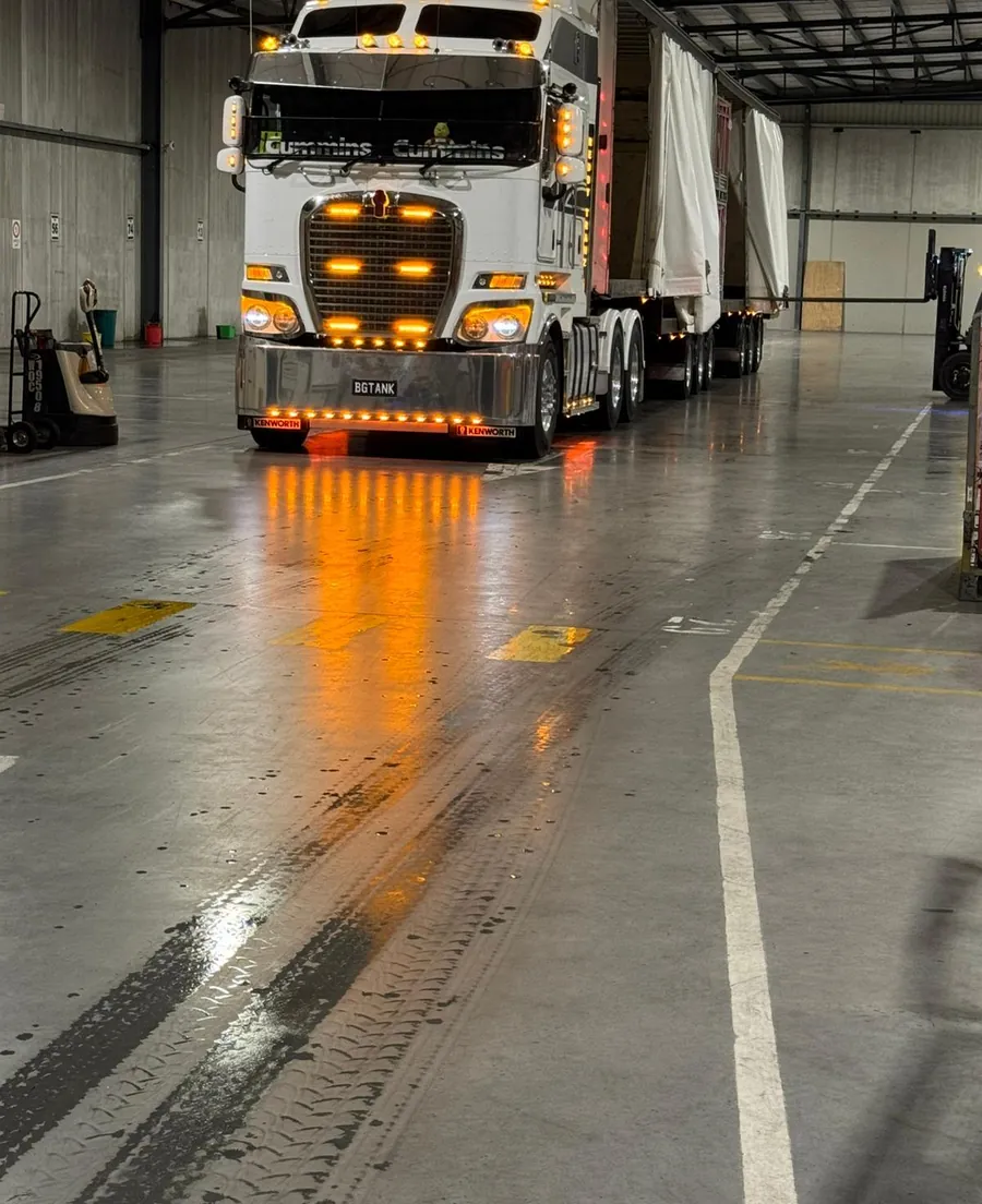 Kenworth K200 · depot bay